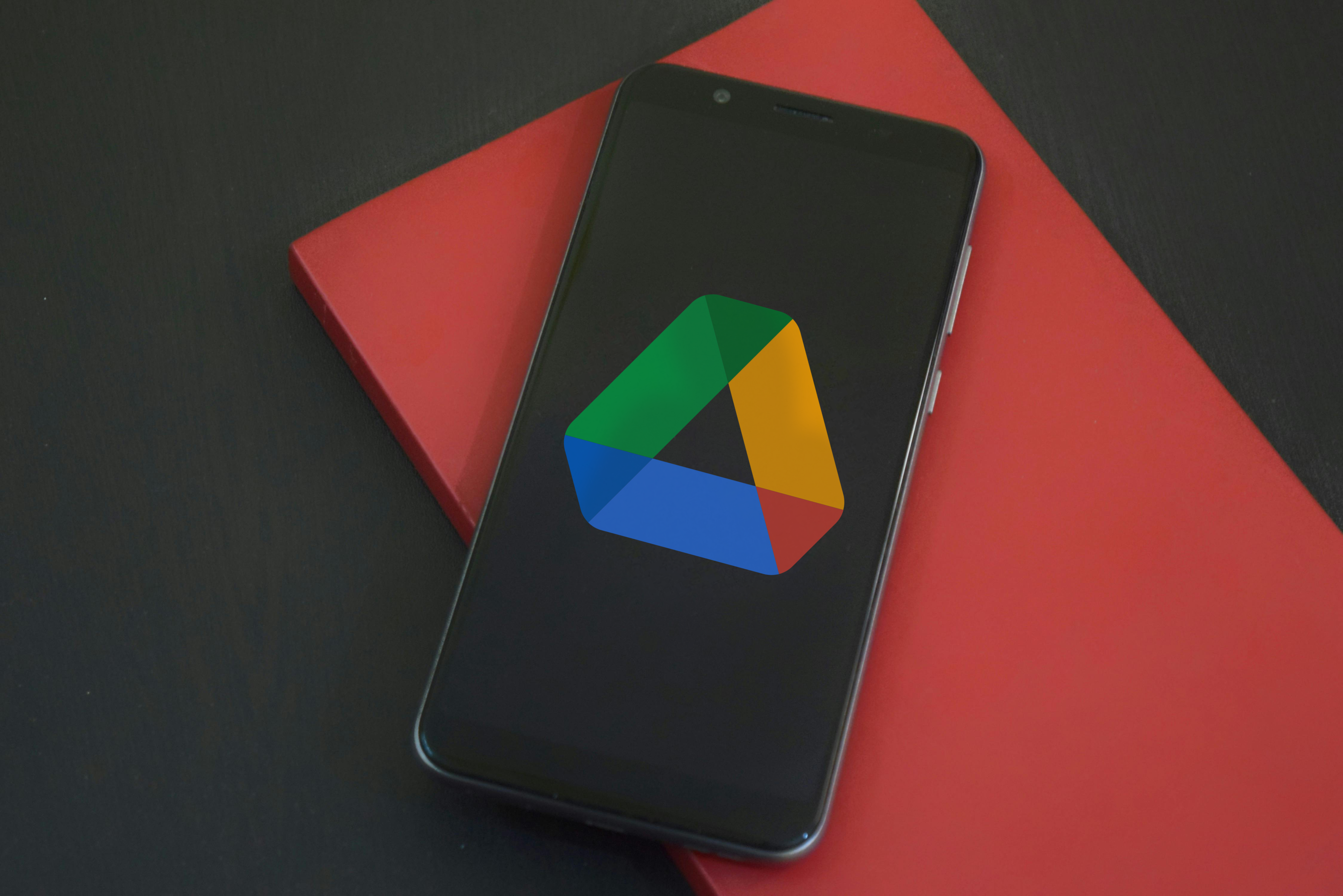 Jak przenieść zdjęcia na Dysk Google?