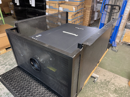 Panasonic PT-RZ21K WUXGA 21000 ANSI