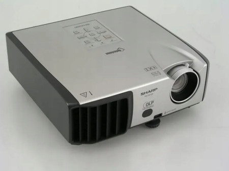 SHARP PG-F212X-L DLP XGA VGA DVI RCA