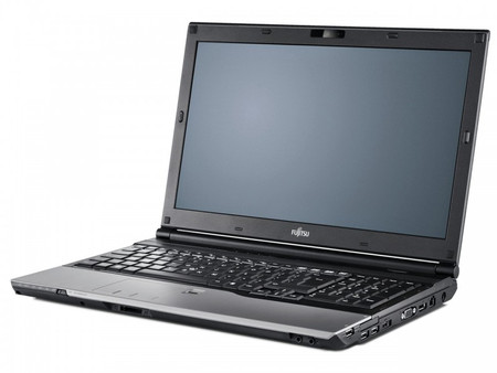 FUJITSU H720 I7-3720QM 8GB 130SSD DVD-RW 15'' Win7Pro