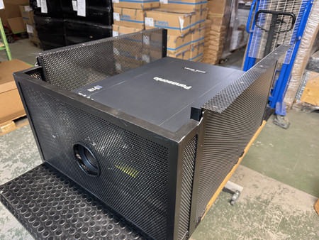 Panasonic PT-RZ21K WUXGA 21000 ANSI