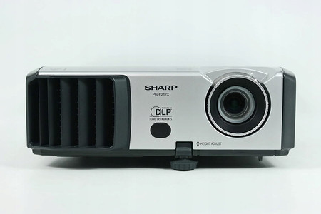 SHARP PG-F212X-L DLP XGA VGA DVI RCA